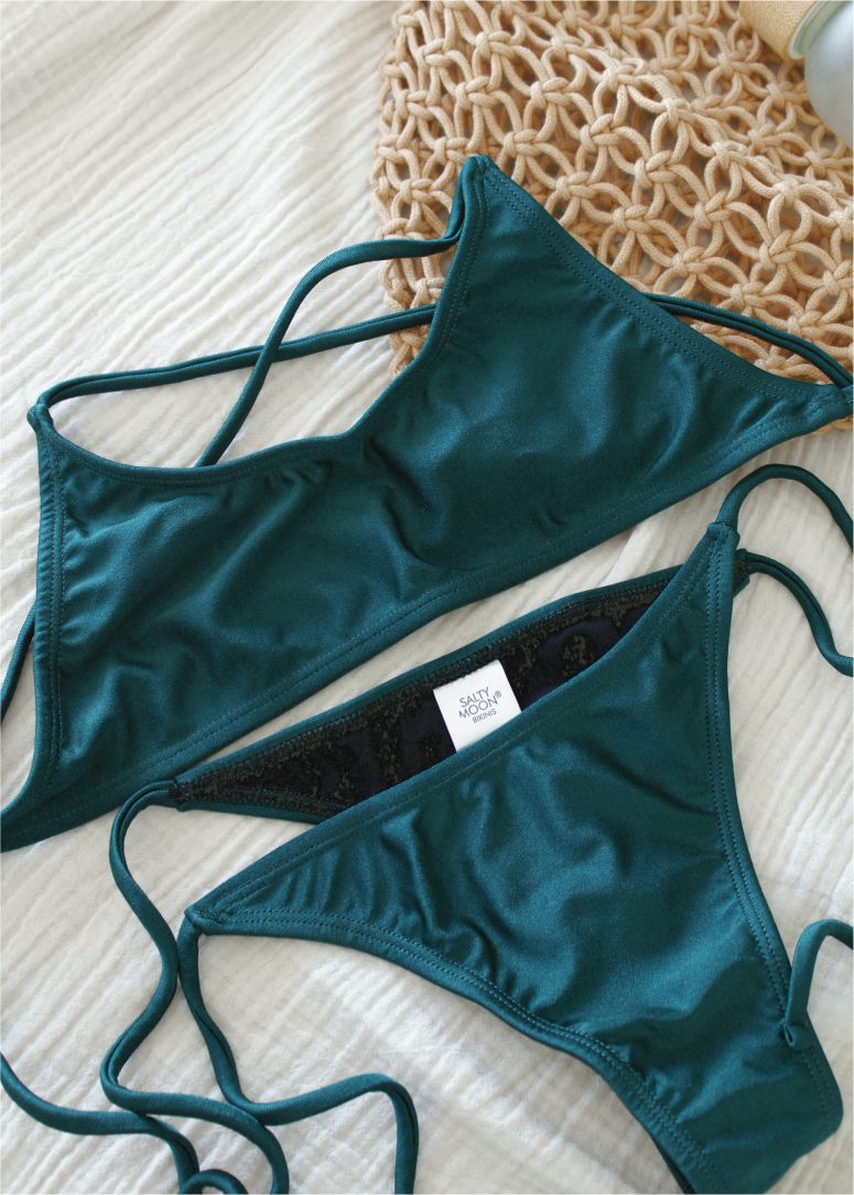Bikini en licra verde satinado modelo atemporal