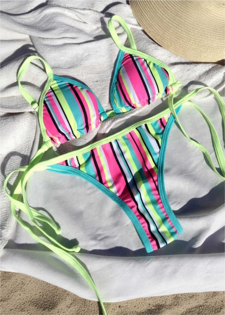 Bikini Arena Beat con top de triangulo y braguita tanga - estampado de edición limitada