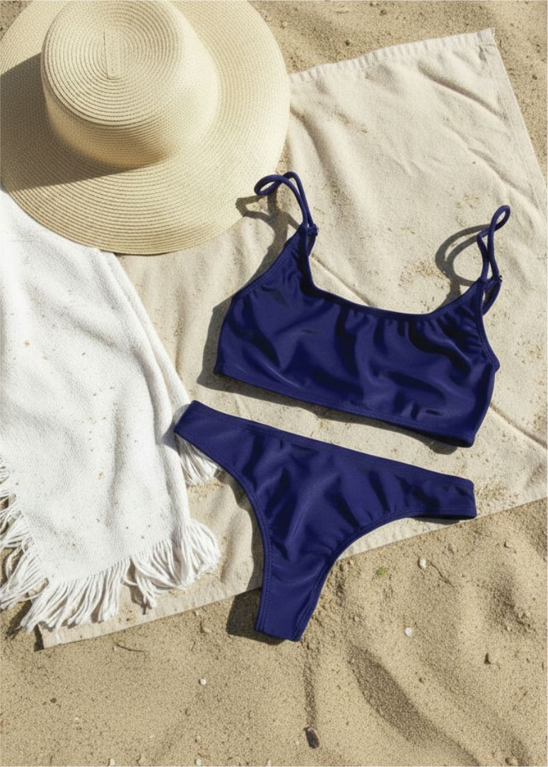 Bikini clásico de mujer estilo deportivo en color azul marino