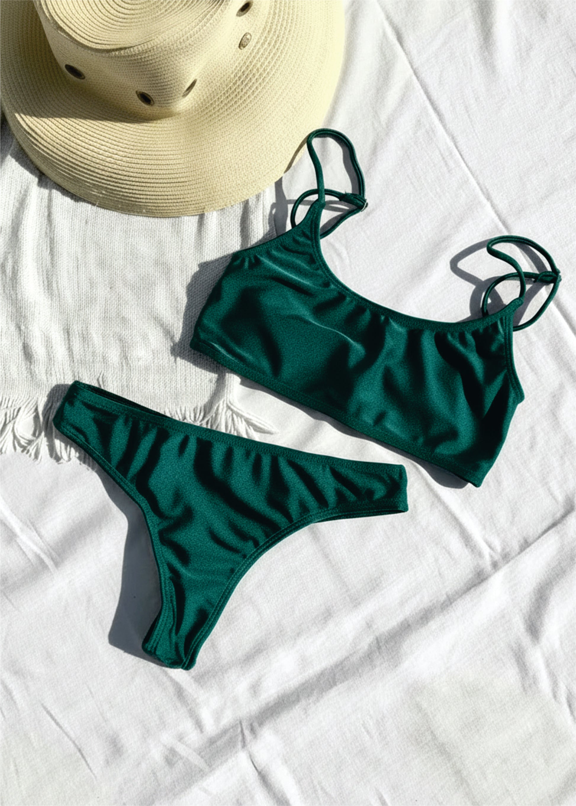 Bikini Capri Diamond Sea diseño cómodo y clásico en color verde oscuro  - Saltymoon